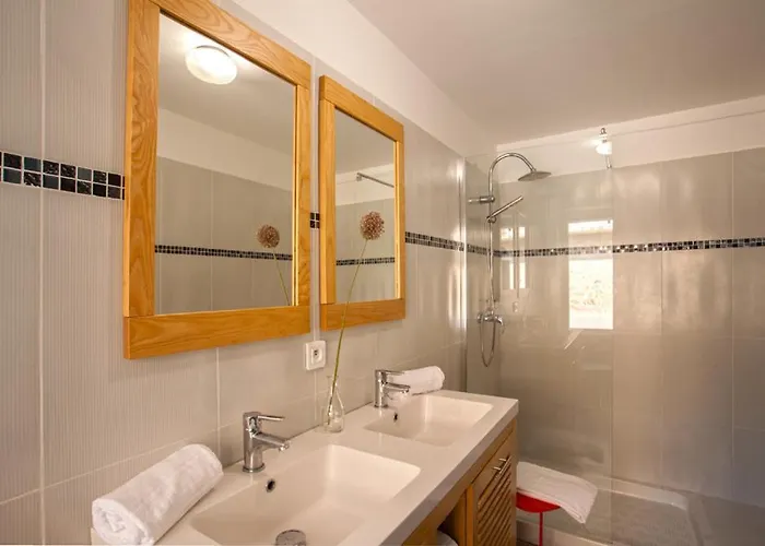 Nyaraló Du Pont - *