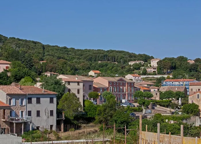 Nyaraló Du Pont - *